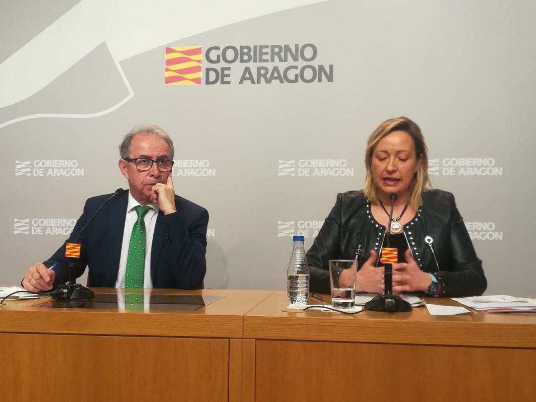 El consejero de Hacienda, Fernando Gimeno, y la consejera de Economía, Marta Gastón 