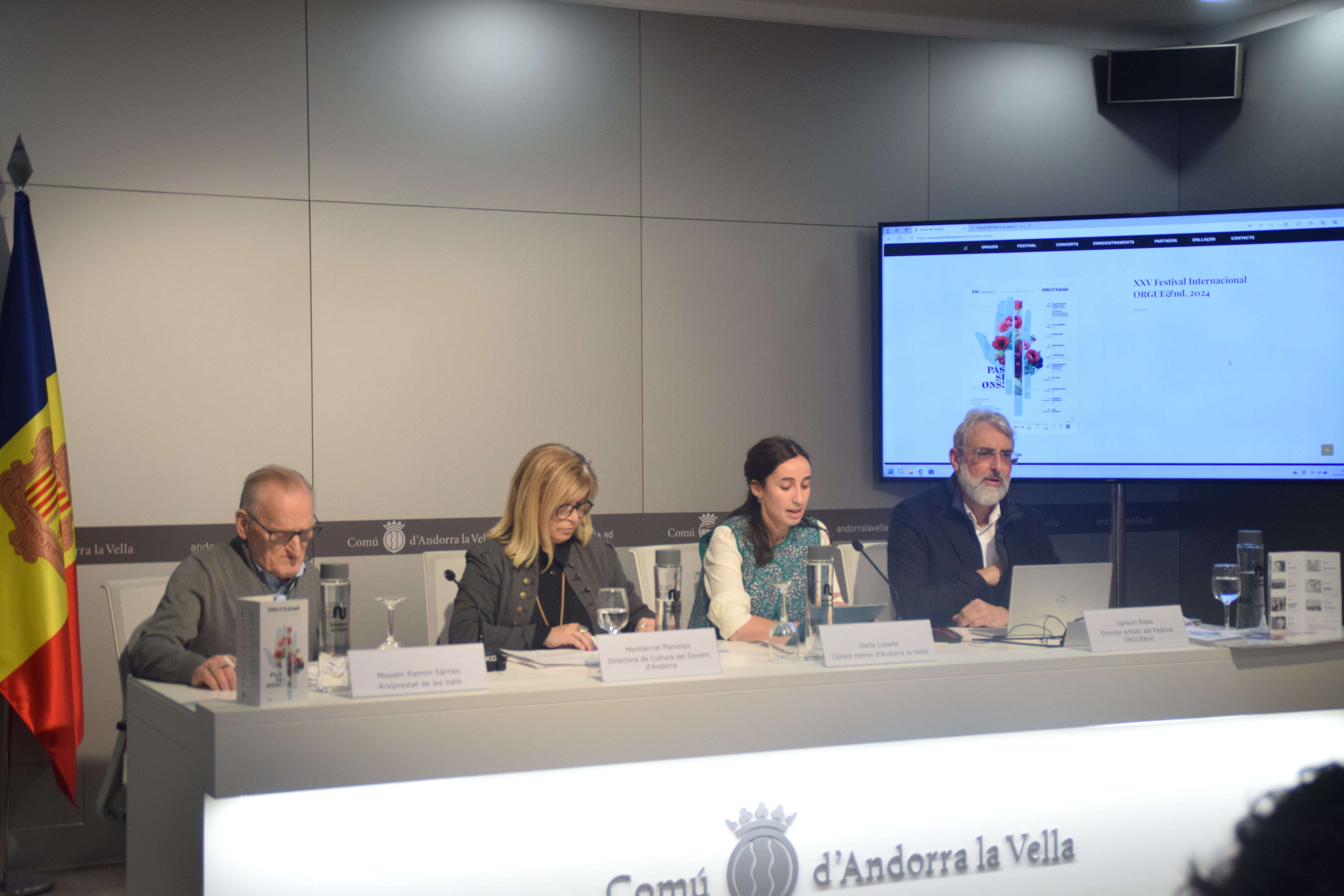 L'arxiprest de les Valls, Ramon Sàrries (e), la directora de Cultura, Montserrat Planellas, la cònsol menor de la capital, Olalla Losada (c) i el director artístic del festival, Ignasi Rivas, a la presentació del Festival d'Orgue d'enguany.