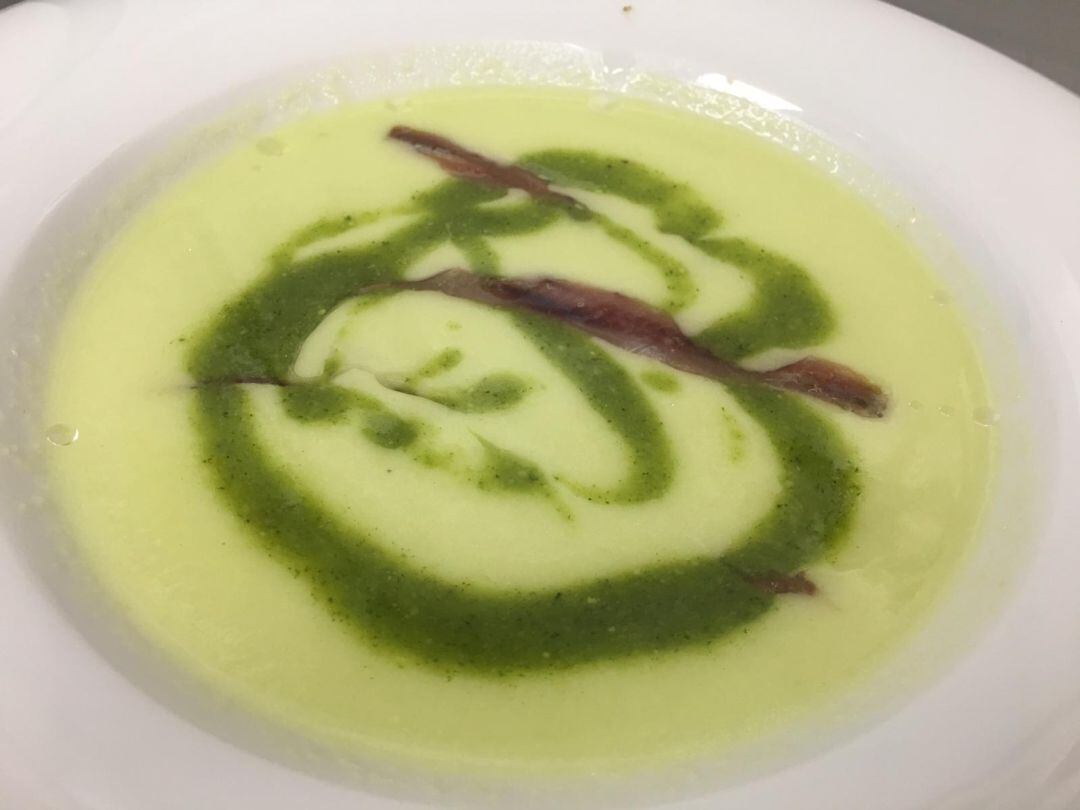 Gazpacho de melón, pesto y anchoas
