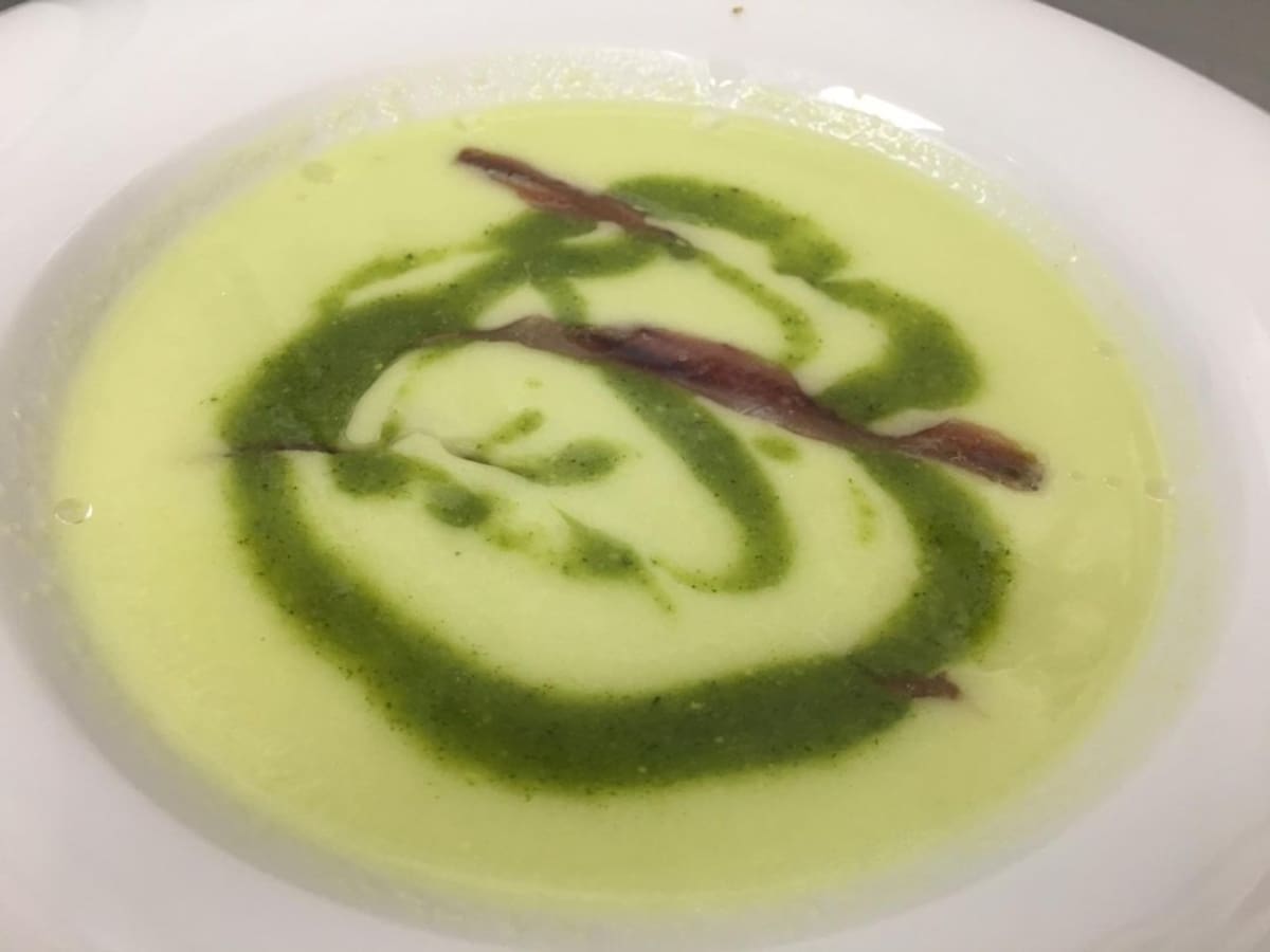 Gazpacho de melón, pesto y anchoas