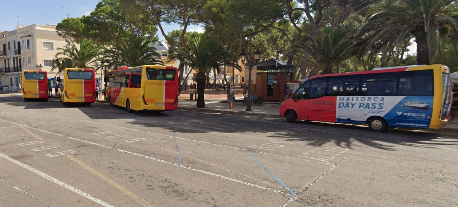 Autobusos a la plaça des Pins