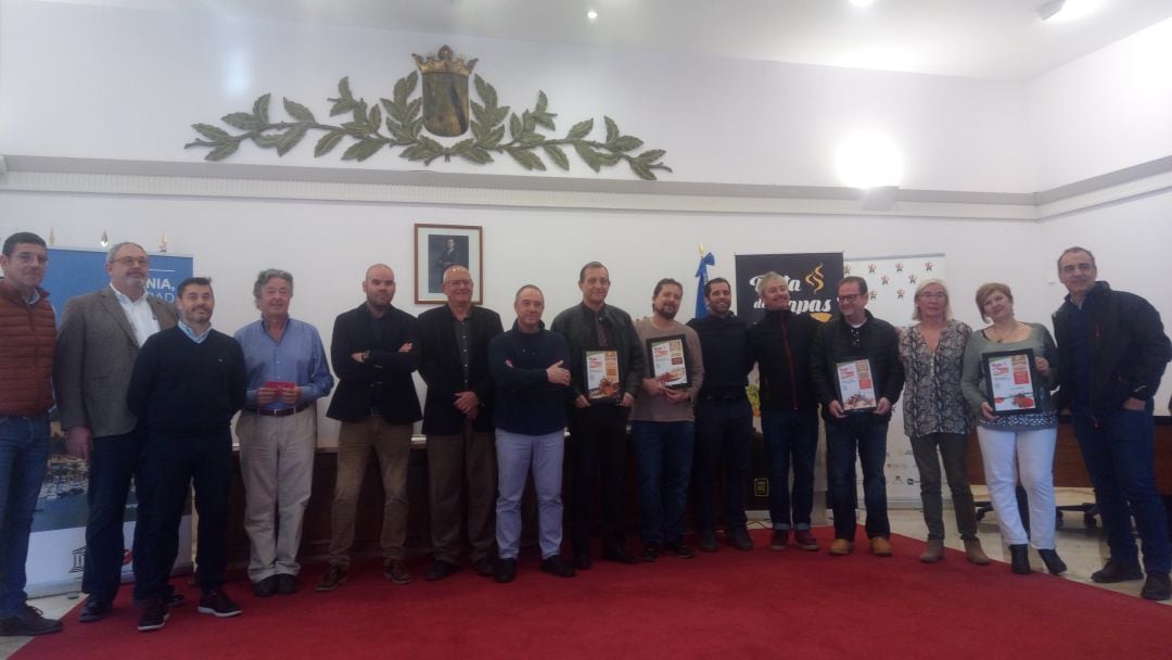 Foto de familia de los ganadores de la XIII Ruta de la Tapa de Dénia.