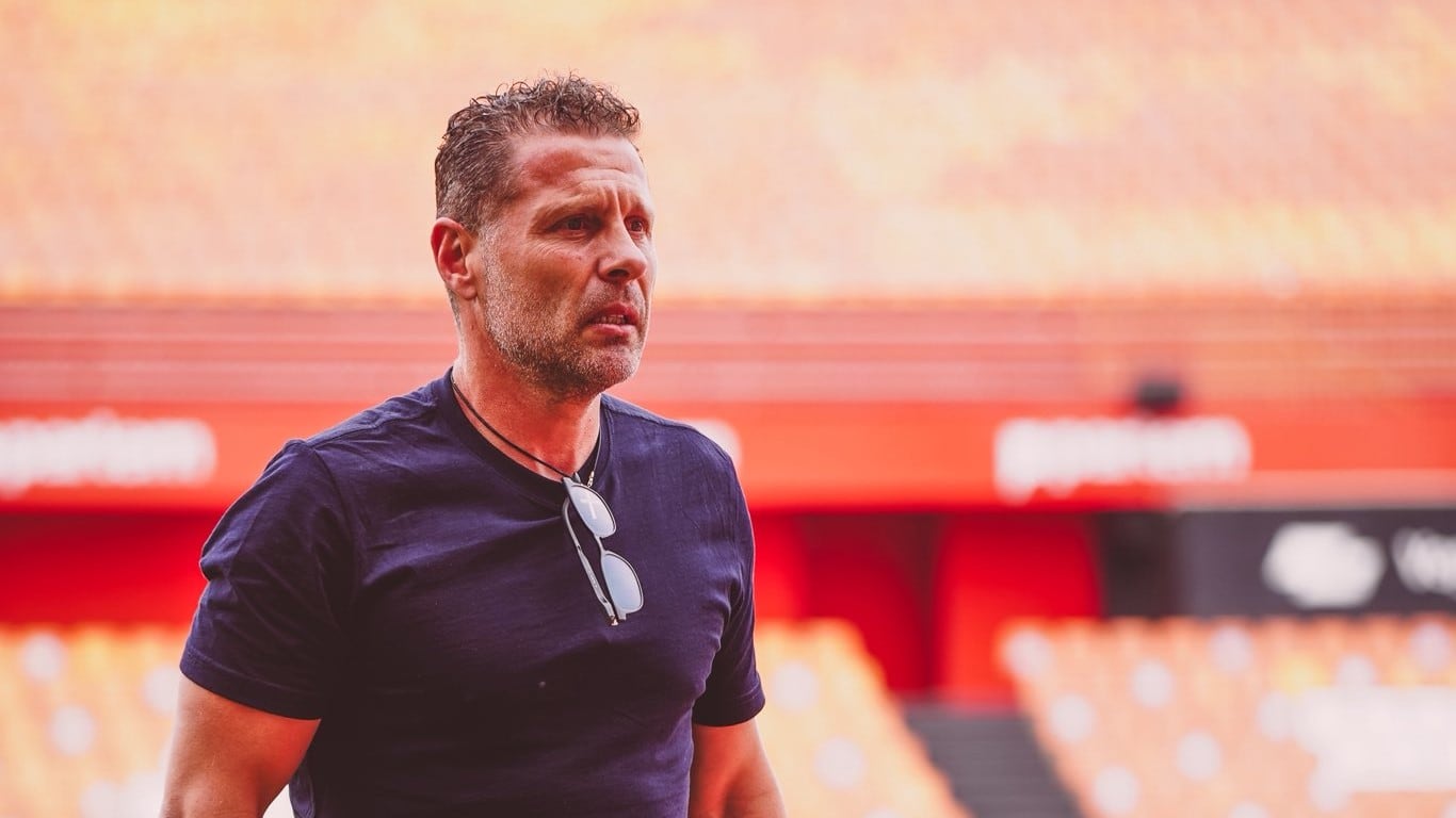 Curro Torres, entrenador del Real Murcia, en el estadio del Nastic de Tarragona