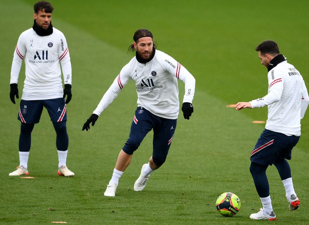 Sergio Ramos durante un entrenamiento con el PSG