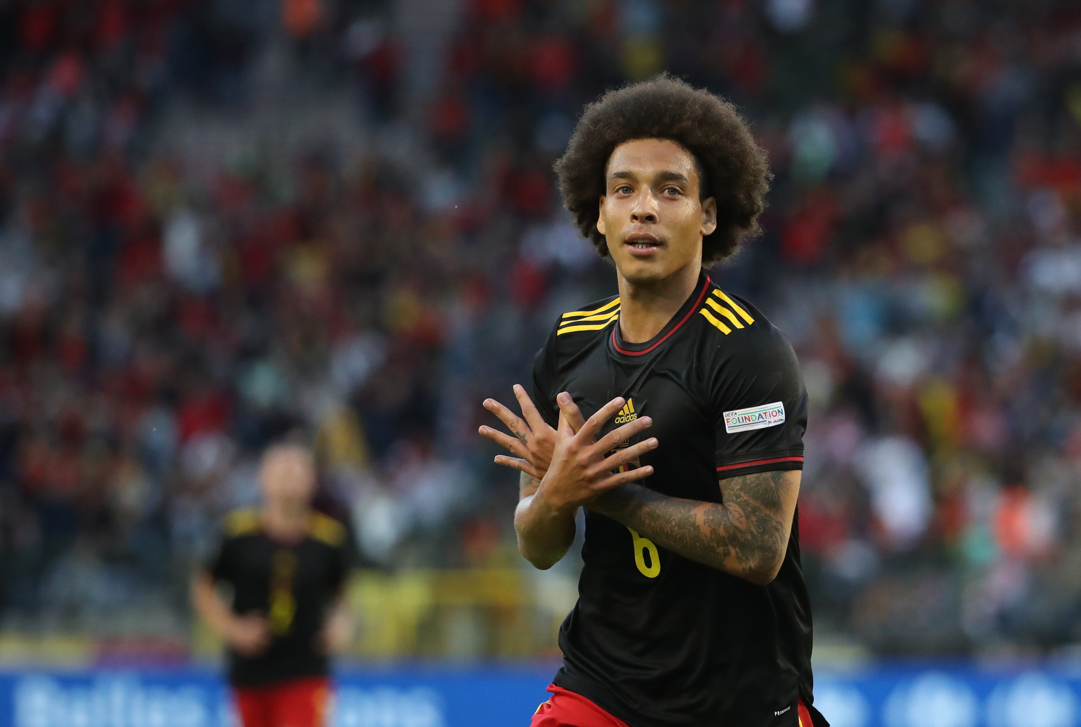 Axel Witsel, celebrando un tanto con Bélgica en la UEFA Nations League League