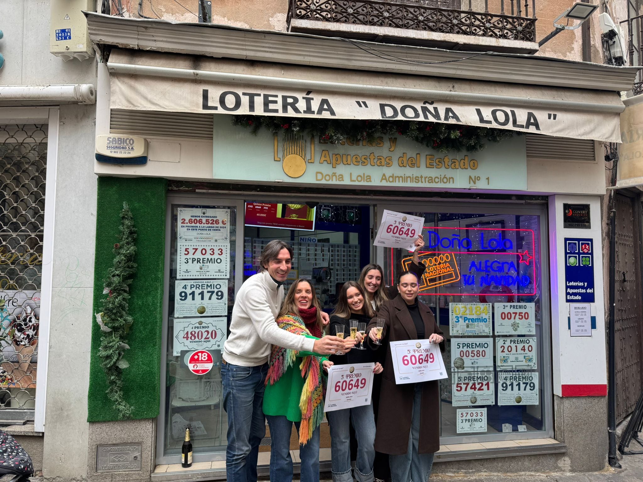 Repartida una serie del quinto premio 60.649 en Doña Lola
