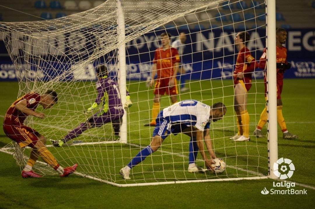 Primera remontada de la presente temporada para la Ponferradina que se. repuso tras el gol maño en el inicio de la segunda mitad.