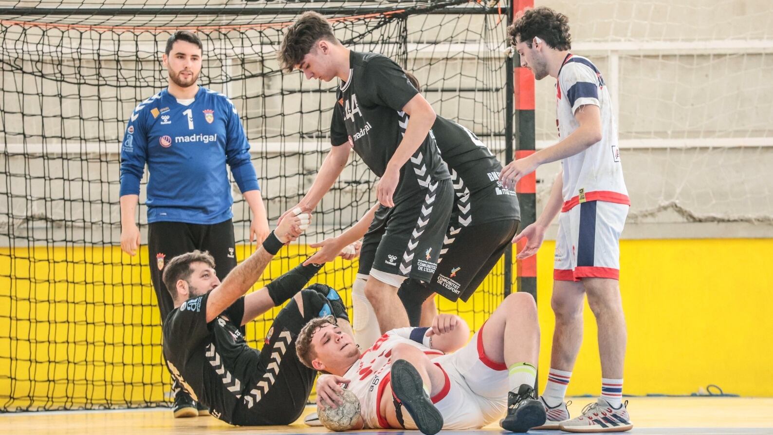 El Elda - C.E.E. se despide de la liga ante su público