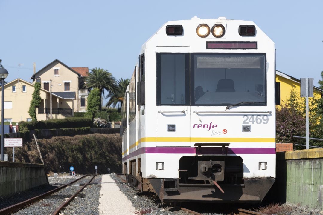 Imagen de archivo de un tren de Renfe Feve en una estación.