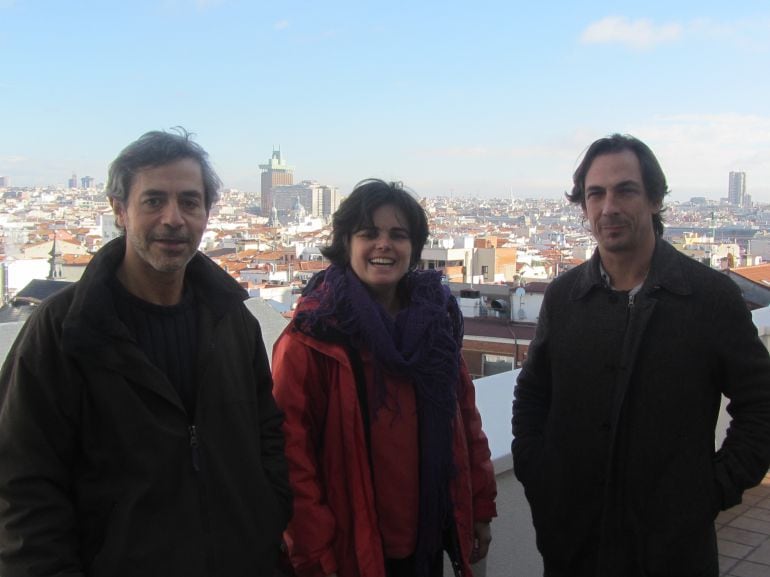 Leo Bensadón, socio director de Cohousing Verde, Berta Iglesias, cooperativista de Entrepatios e Iñaki Alonso, director de SATT Arquitectura.