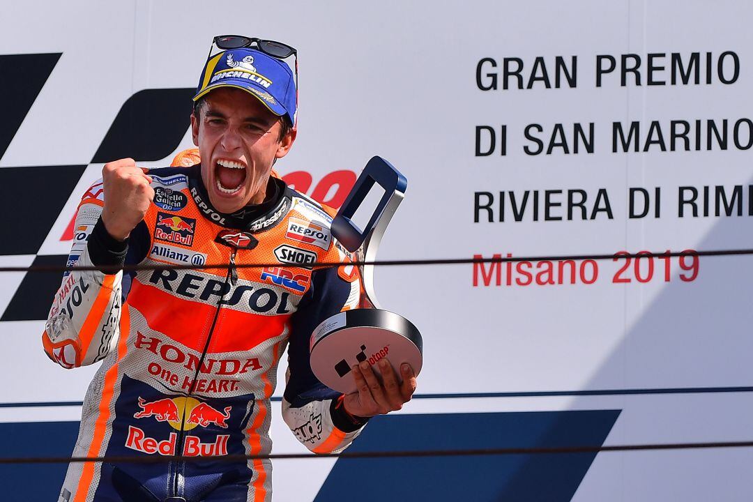 Márquez celebra su victoria en el GP de Misano 2019