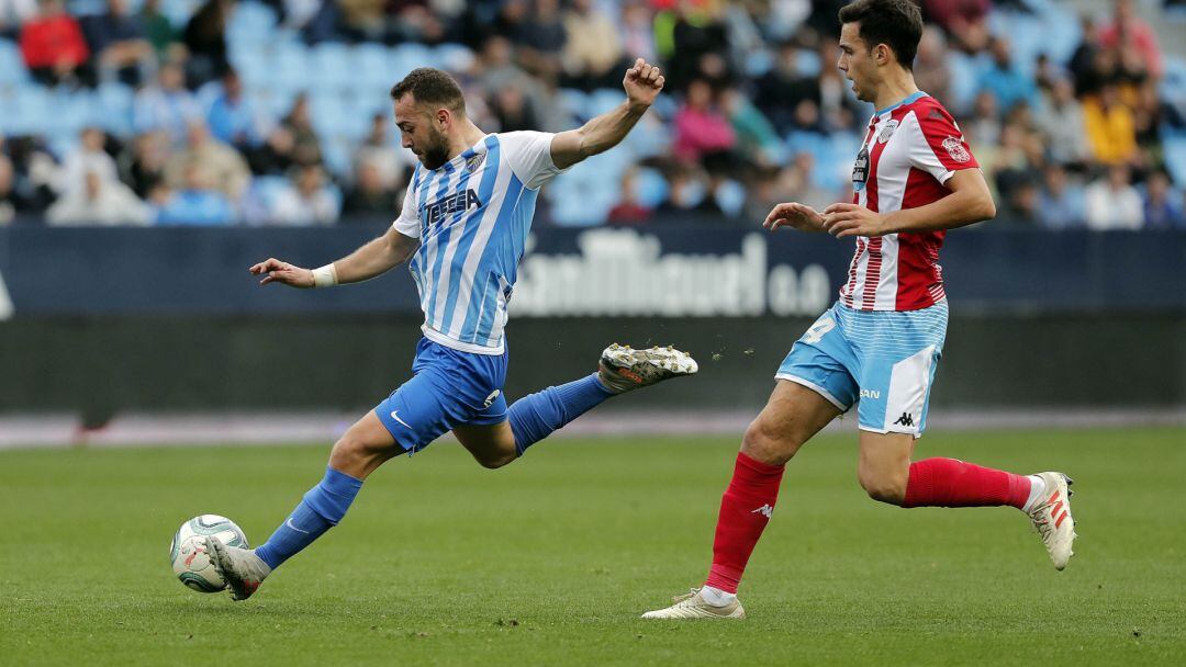 Keidi Bare dispara a portería en el partido que enfrentó al Málaga contra el Lugo