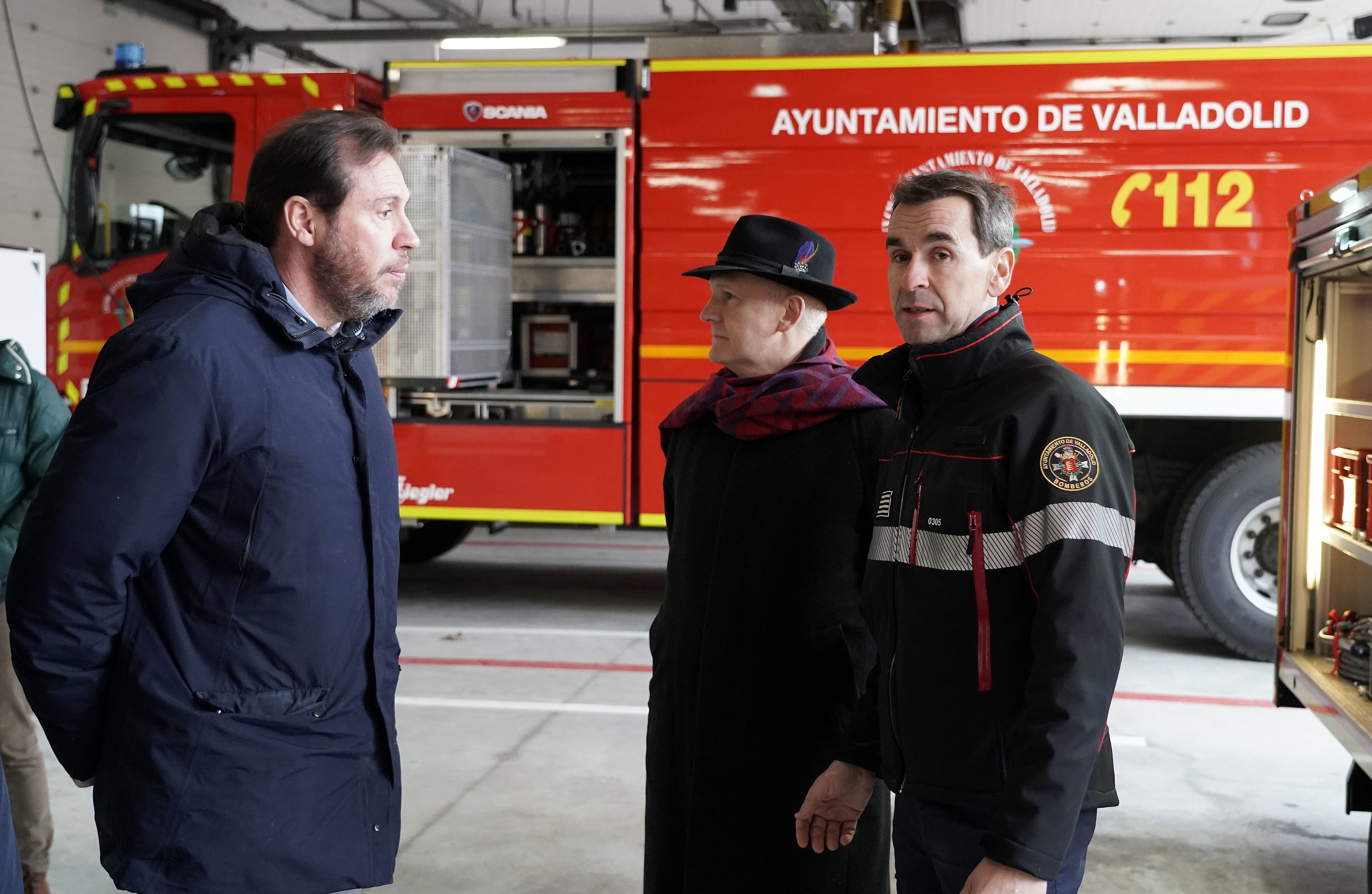El alcalde de Valladolid, Óscar Puente, presenta los nuevos vehículos para el Servicio de Extinción de Incendios.