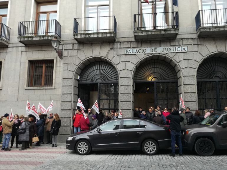 Funcionarios de Justicia se concentran en Segovia.