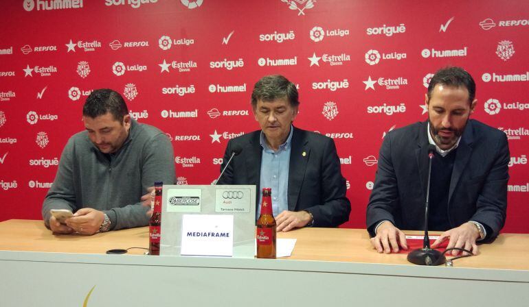 D&#039;esquerra a dreta. El director esportiu Emilio Viqueira, el president Josep Maria Andreu i l&#039;entrenador Vicente Moreno.