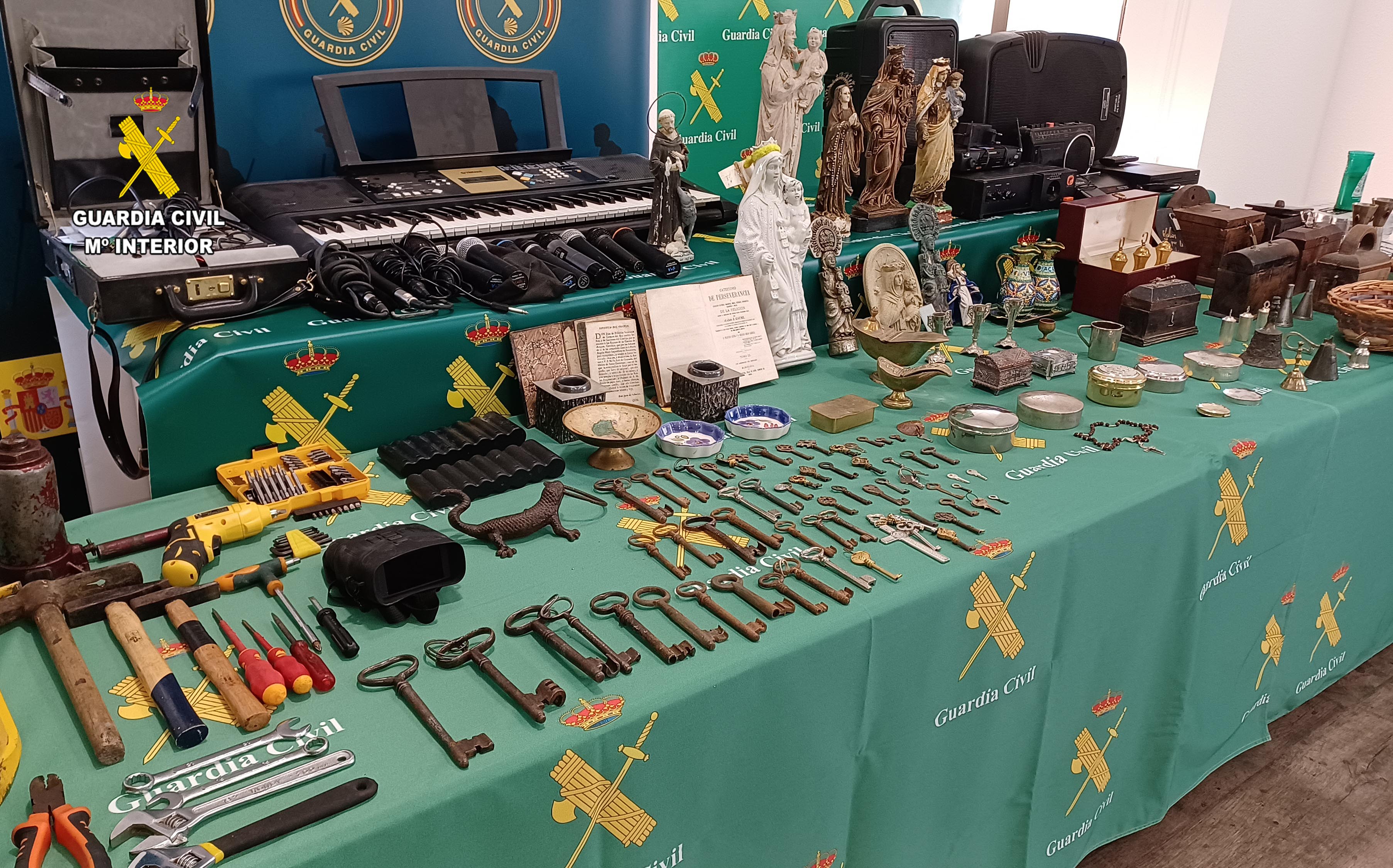 Objetos intervenidos por la Guardia Civil en la operación Sanandres