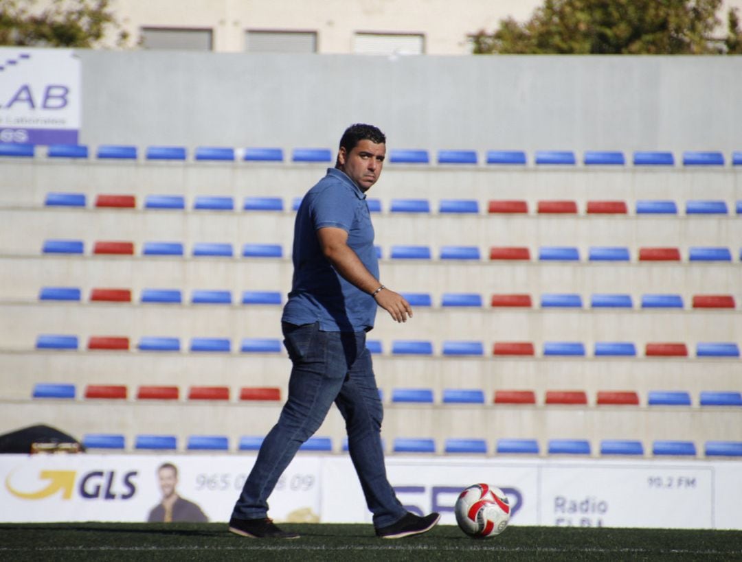 Juan Castillo, entrenador del Idella, no terminó del todo contento a pesar de la victoria