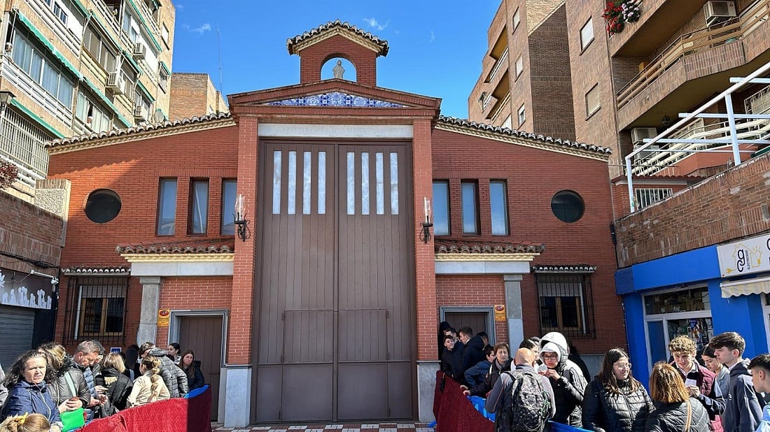 Portada de la Parroquia de los Dolores en el Zaidín