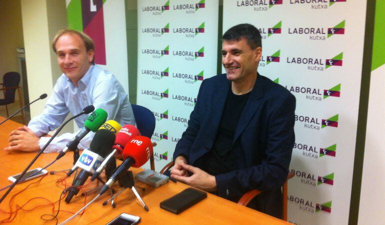 Félix Fernández y Velimir Perasovic en la presentación del técnico croata.