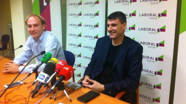 Félix Fernández y Velimir Perasovic en la presentación del técnico croata.