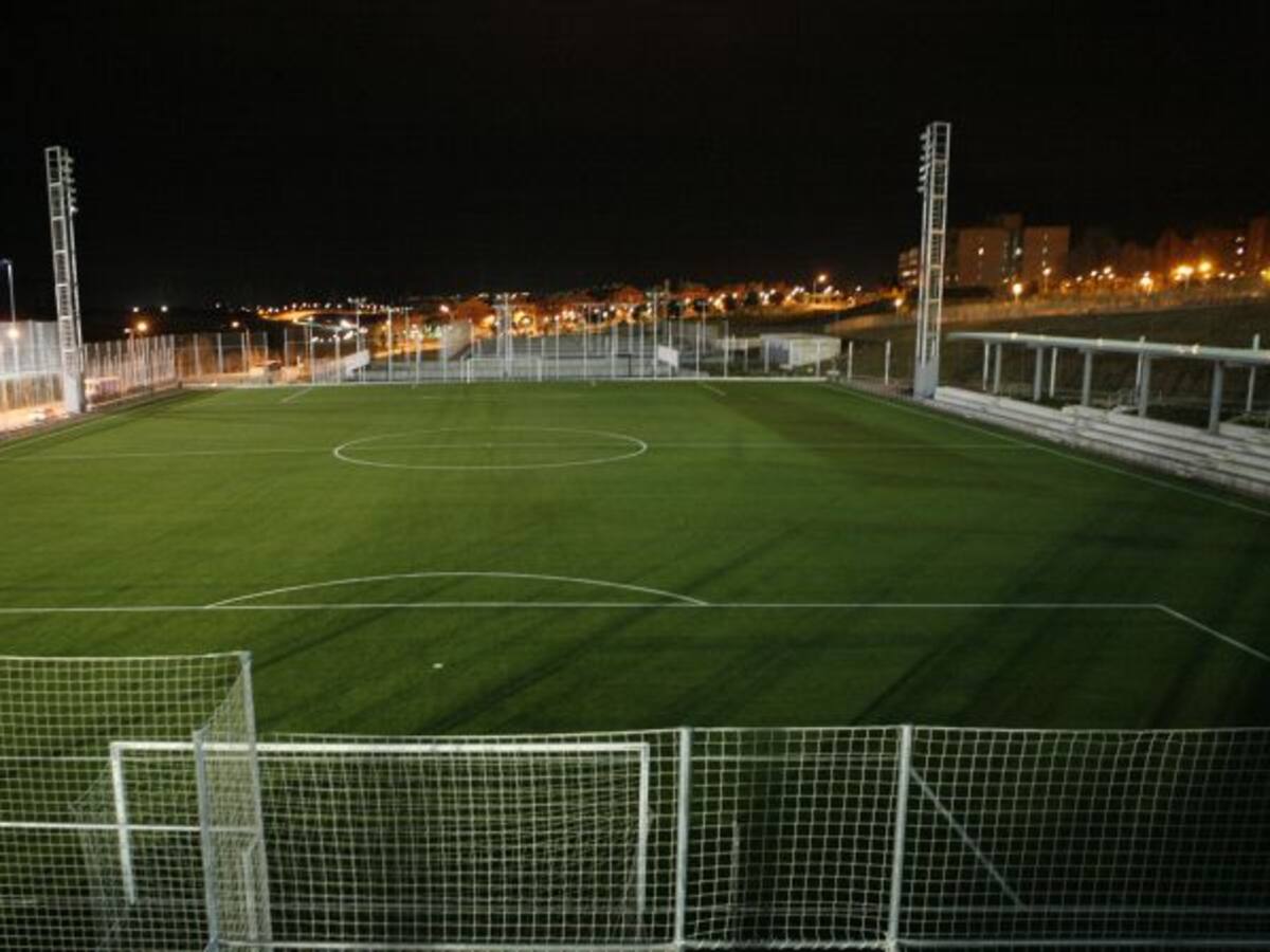 Cuatro campos de fútbol de Alcobendas estrenan césped artificial