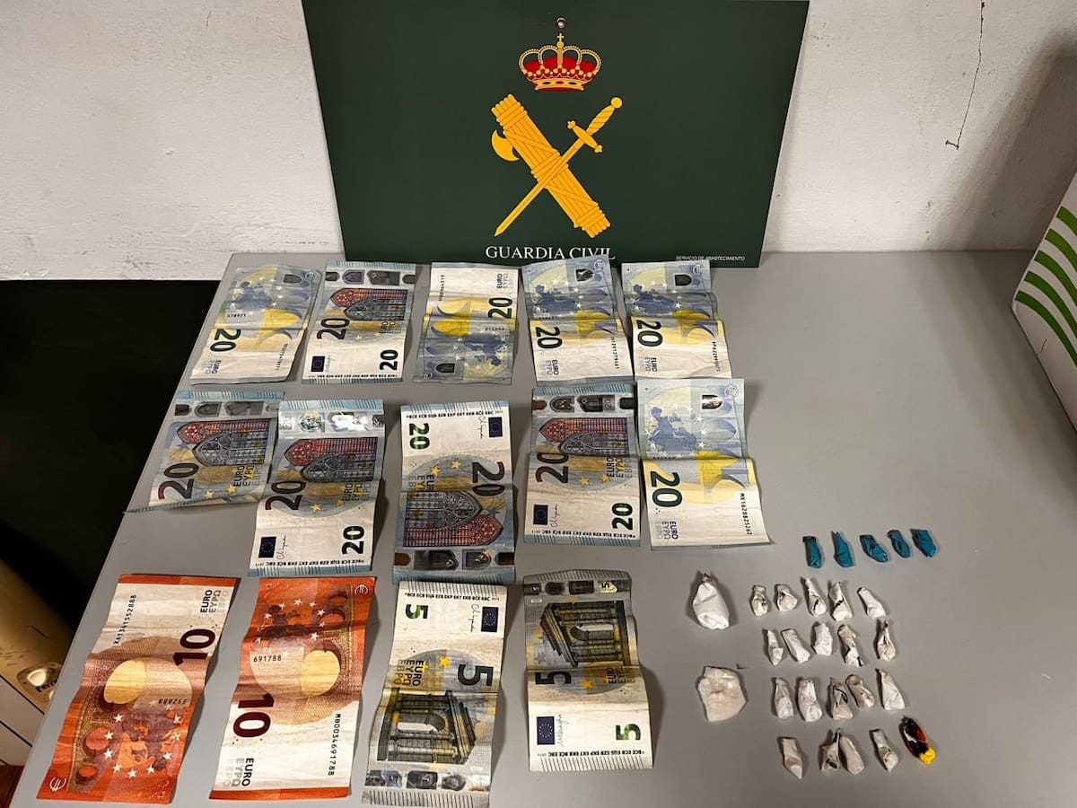 La Guardia Civil investiga a un hombre por tráfico de drogas en Bueu