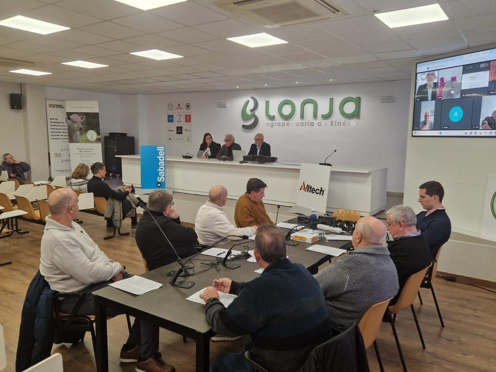 El consejero Javier Rincón ha presidido la primera mesa de precios de la Lonja de Binéfar de 2026. Foto: DGA