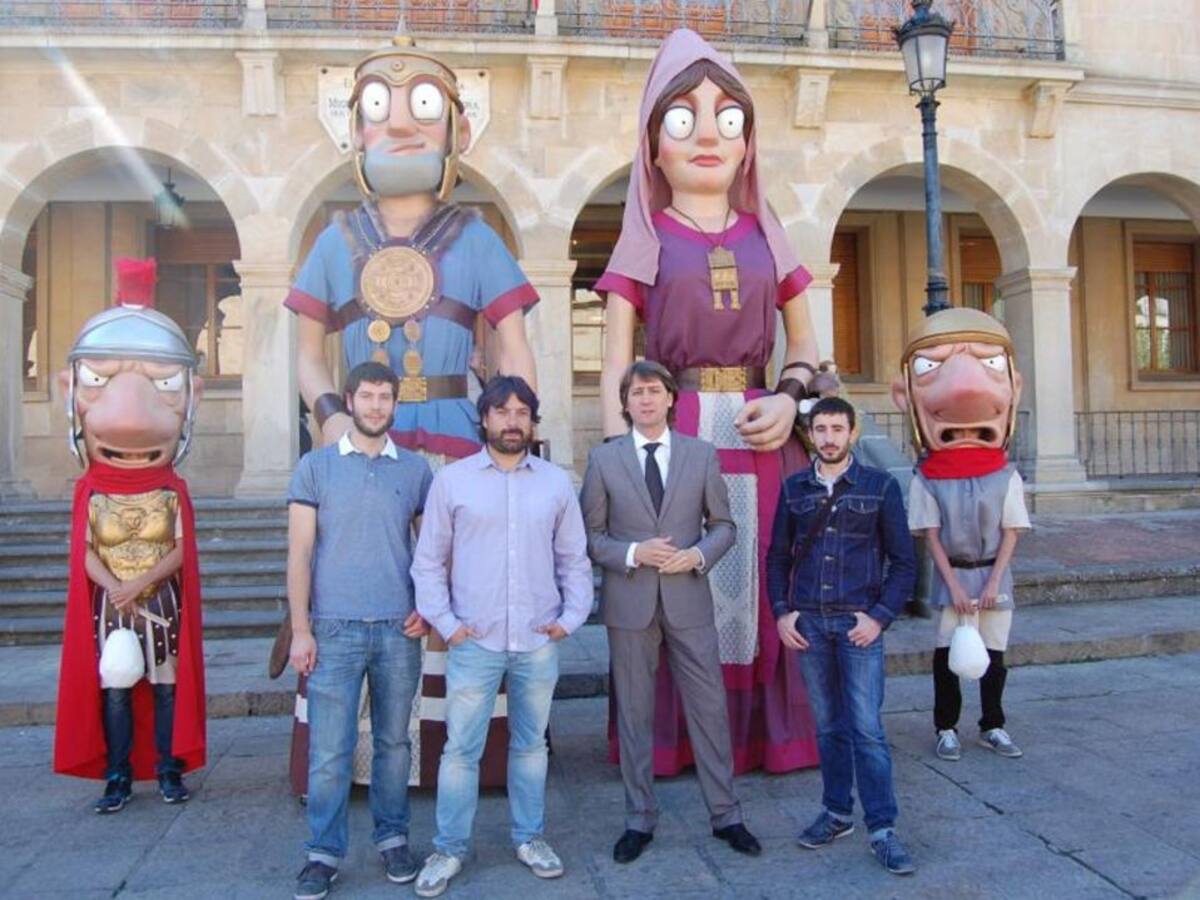 Los niños que quieran participar en la comparsa de Gigantes y Cabezudos pueden inscribirse hasta el día 28