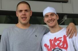 Dragic y Stimac a su llegada al aeropuerto de Mälaga.