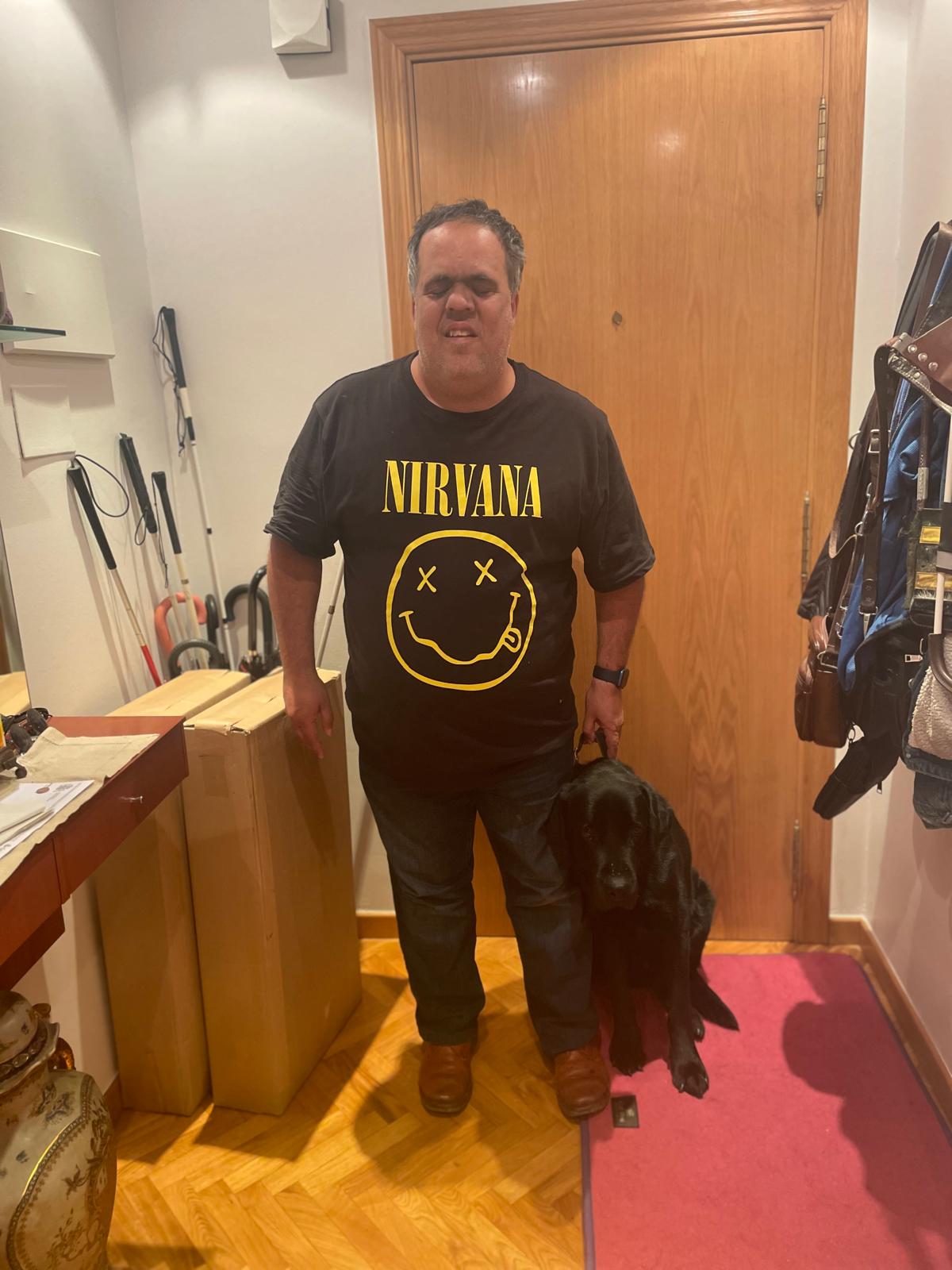 Iñigo Goncalves y su perro guía Quota