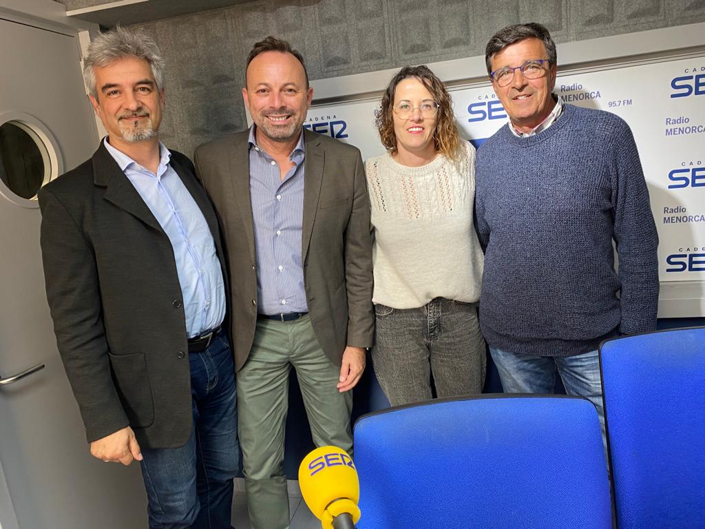 D&#039;esquerra a dreta; el periodista Lluís Soler, José Luis Benejam (PP), Isa Allés (Més per Menorca-Esquerra de Menorca), i Toni Mir (PSOE)