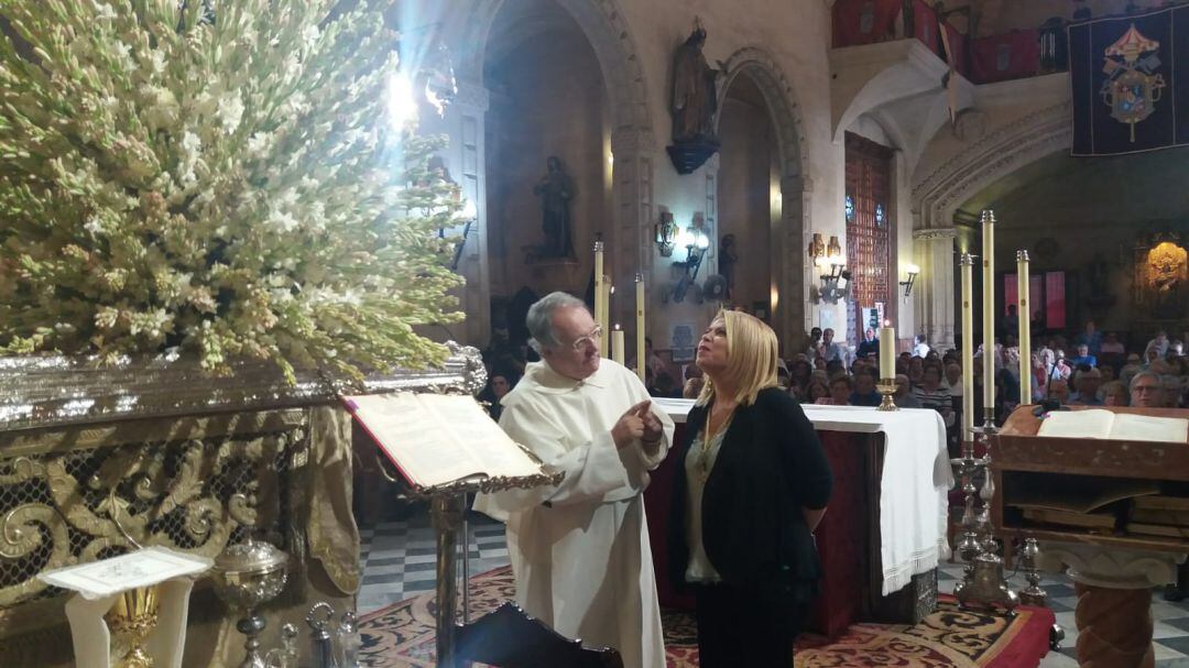 Mamen Sánchez durante una visita a la Iglesia de La Merced