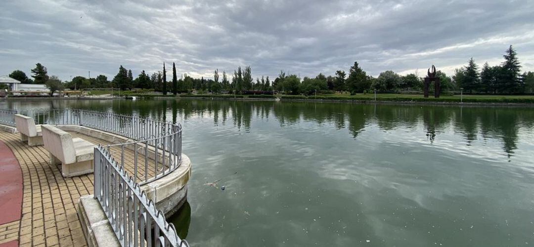 El lago del parque municipal de Pinto