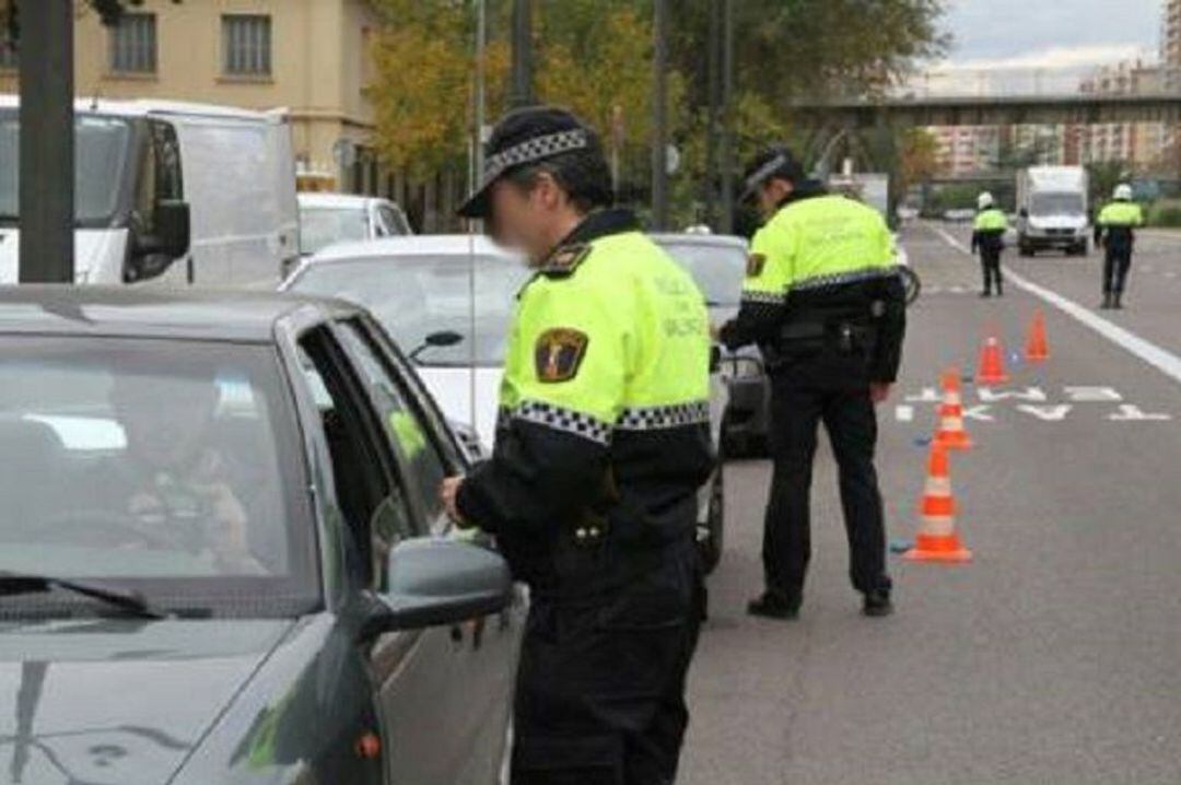 Policía Local en un control preventivo