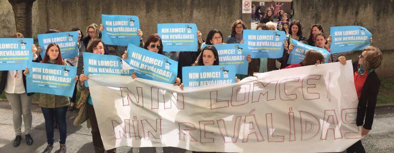 Profesores de centros de enseñanza de A Coruña contra la reválida