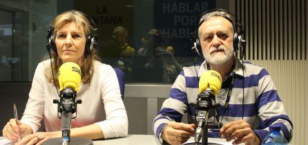 A la derecha, Fernando Muñoz Gonzales, delegado en Madrid de la plataforma Stop Accidentes, y a la izquierda, Colette, una madre que perdió a su hijo en la carretera.