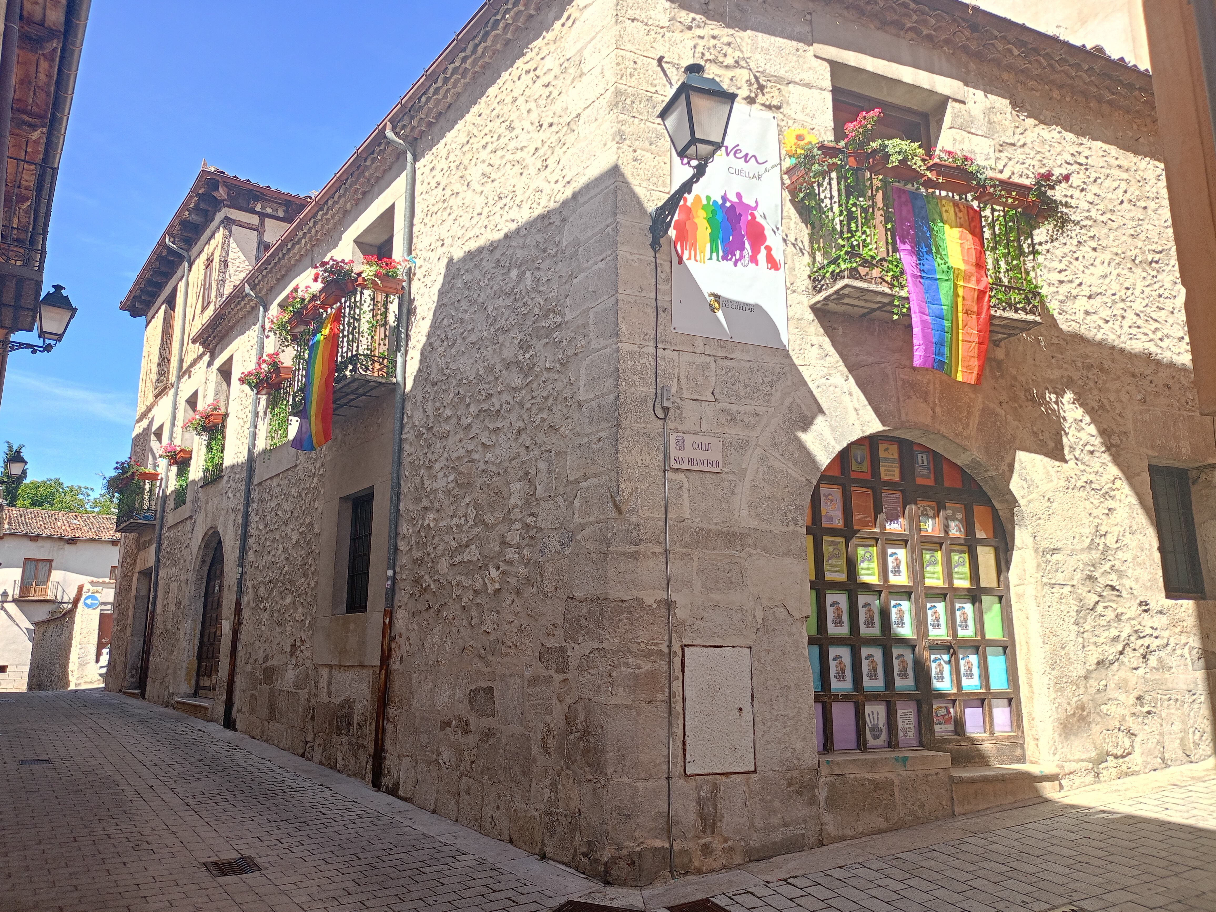 Edificio que alberga las instalaciones de la Casa Joven de Cuéllar