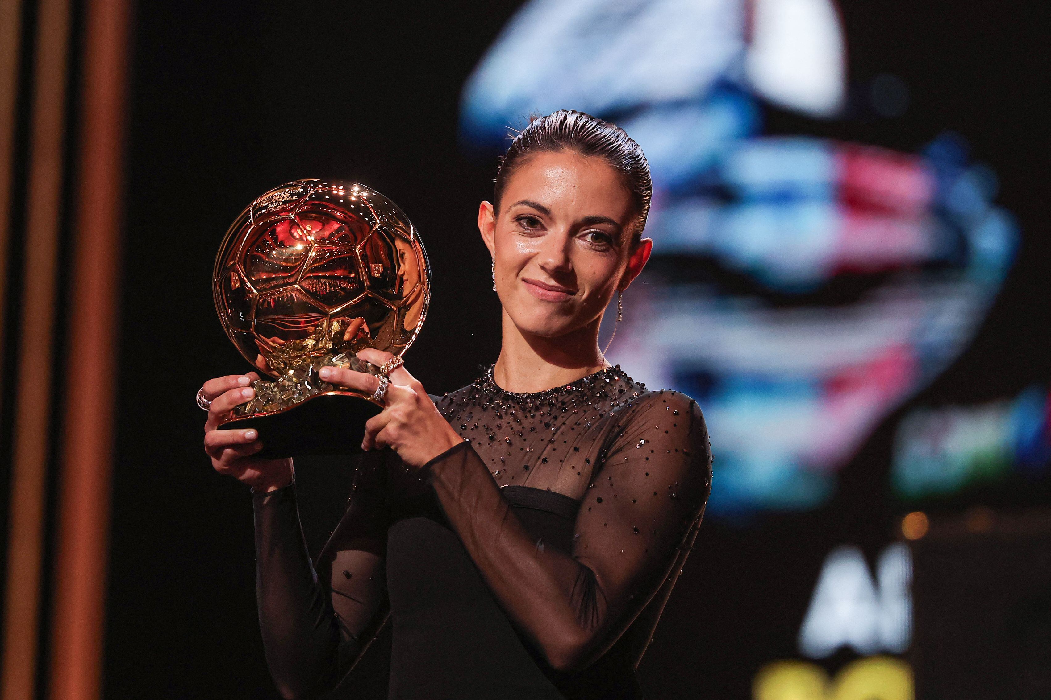 TOPSHOT - FC Barcelona&#039;s Spanish midfielder Aitana Bonmati receives the Women&#039;s Ballon d&#039;Or award during the 2023 Ballon d&#039;Or France Football award ceremony at the Theatre du Chatelet in Paris on October 30, 2023. (Photo by FRANCK FIFE / AFP) (Photo by FRANCK FIFE/AFP via Getty Images)