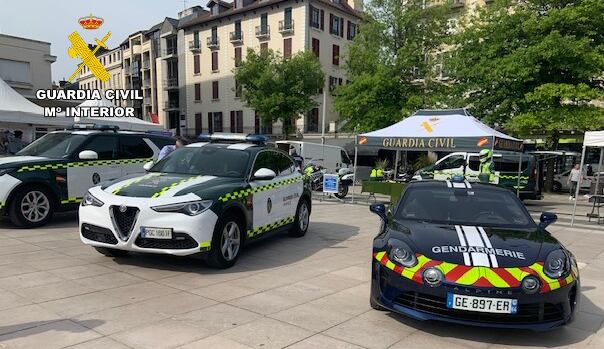 Exposición de la Guardia Civil en Pau