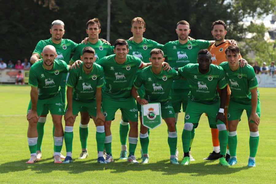 Este fue el 11 titular que sacó José Alberto López para enfrentarse al Burgos en Medina de Pomar hoy a las 12:00, luego el equipo comío junto y se marchó hacia Muriedas para enfrentarse a las 19:00 al Sporting de Gijón