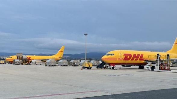 Aviones de la compañía DHL en el Aeropuerto de Foronda