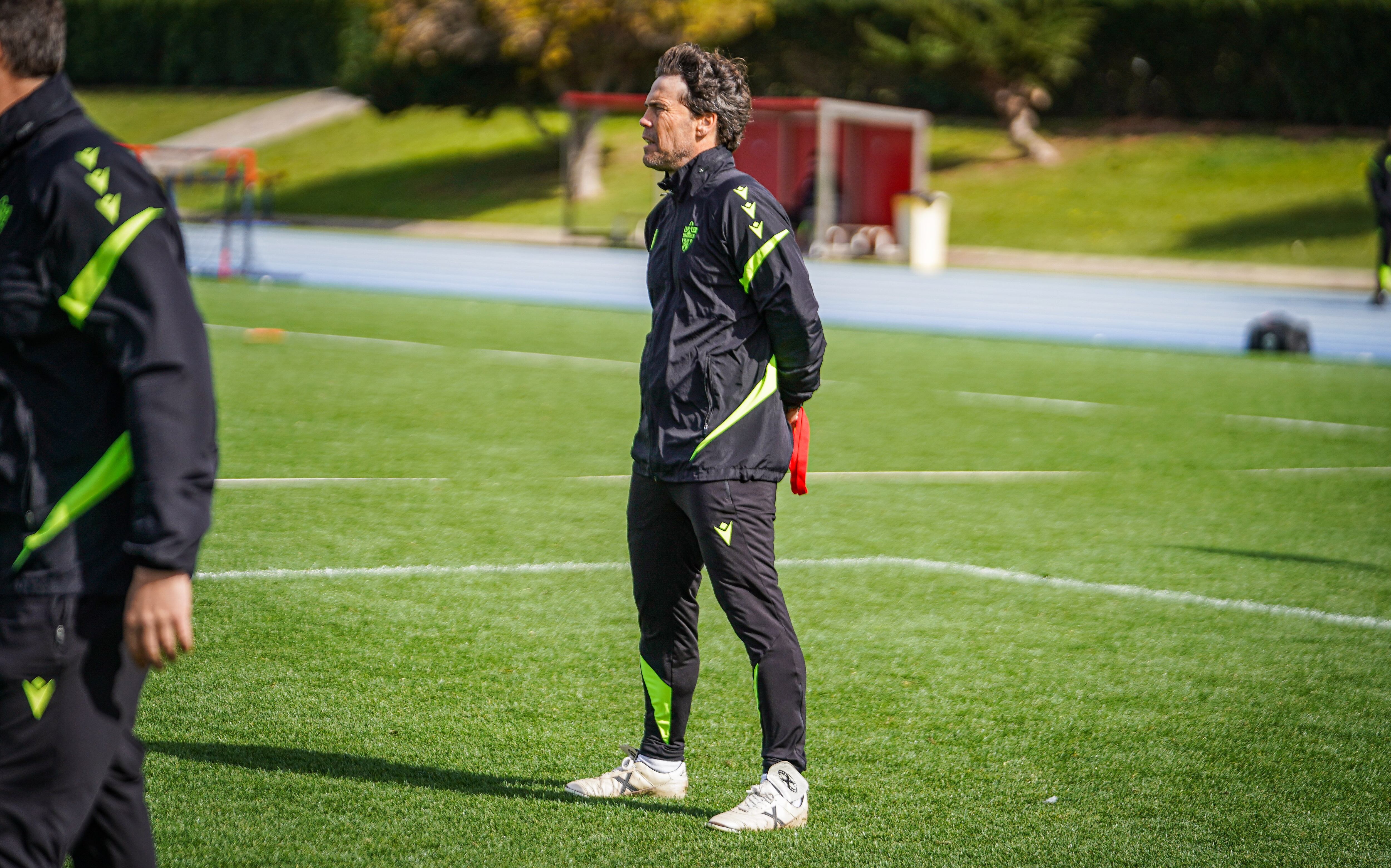 Rubi en el campo Anexo del Estadio de los Juegos Mediterráneos.