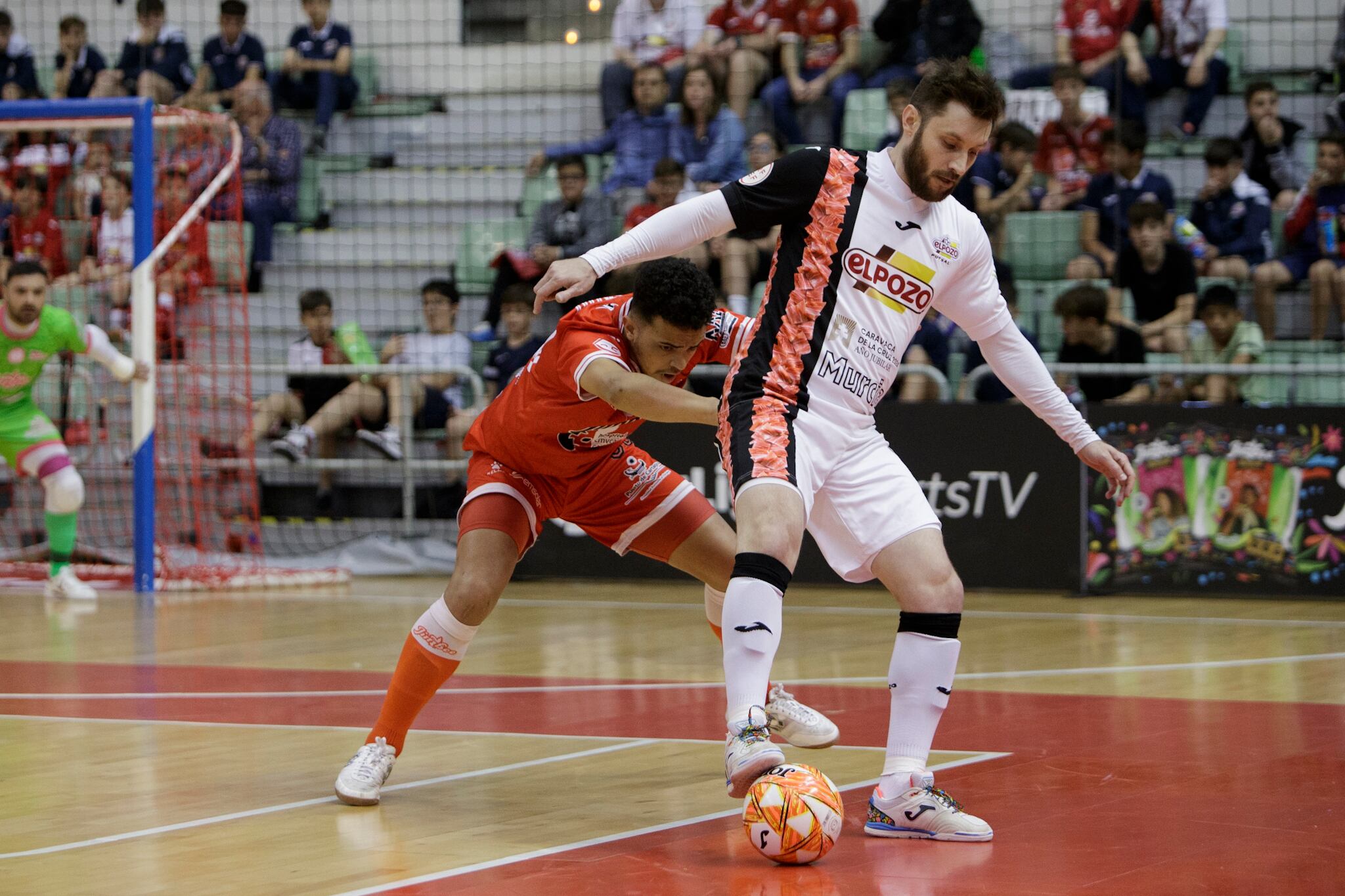 Gadeia controlando el balón