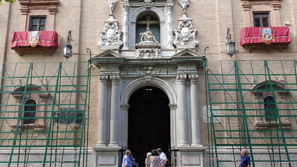 "Llueva o no llueva, la Virgen saldrá al cancel para recibir las flores de los granadinos"