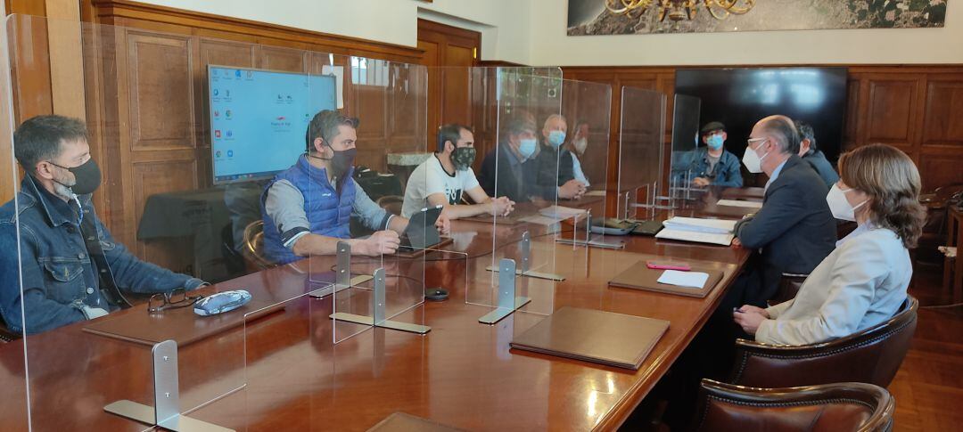 Reunión mantenida este miércoles entre la Autoridad Portuaria de Vigo y el comité de empresa de Vulcano.