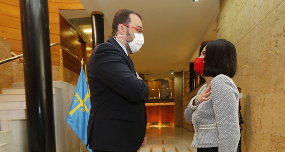  La ministra de Sanidad, Carolina Darias, se reúne con el presidente del Principado de Asturias, Adrián Barbón, en Oviedo.