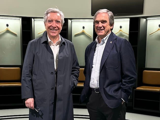 Iñaki Gabilondo y Luis Arconada en el vestuario del Reale Arena.