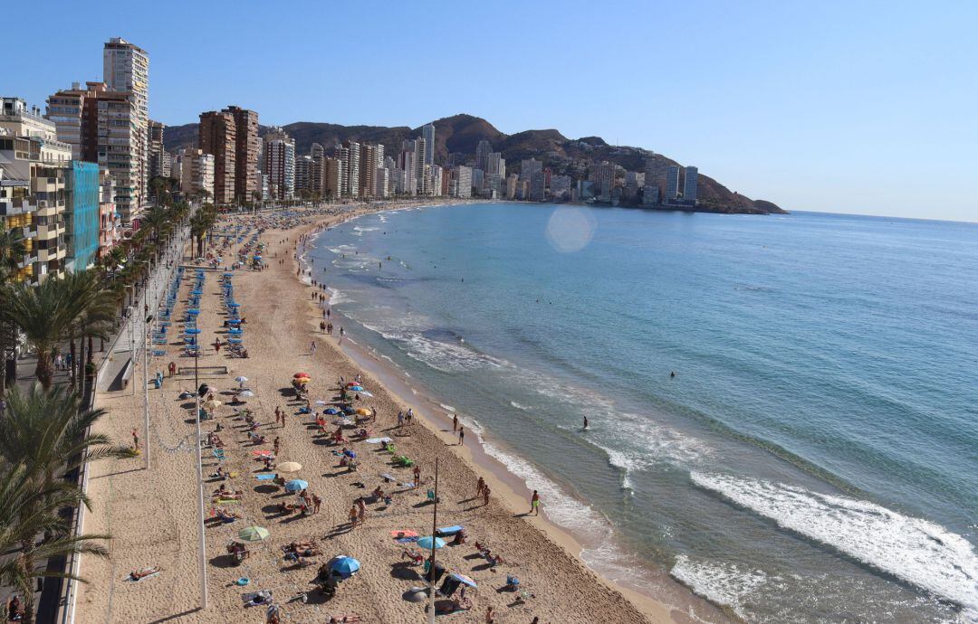 Archivo - Playa de Benidorm en imagen de archivo