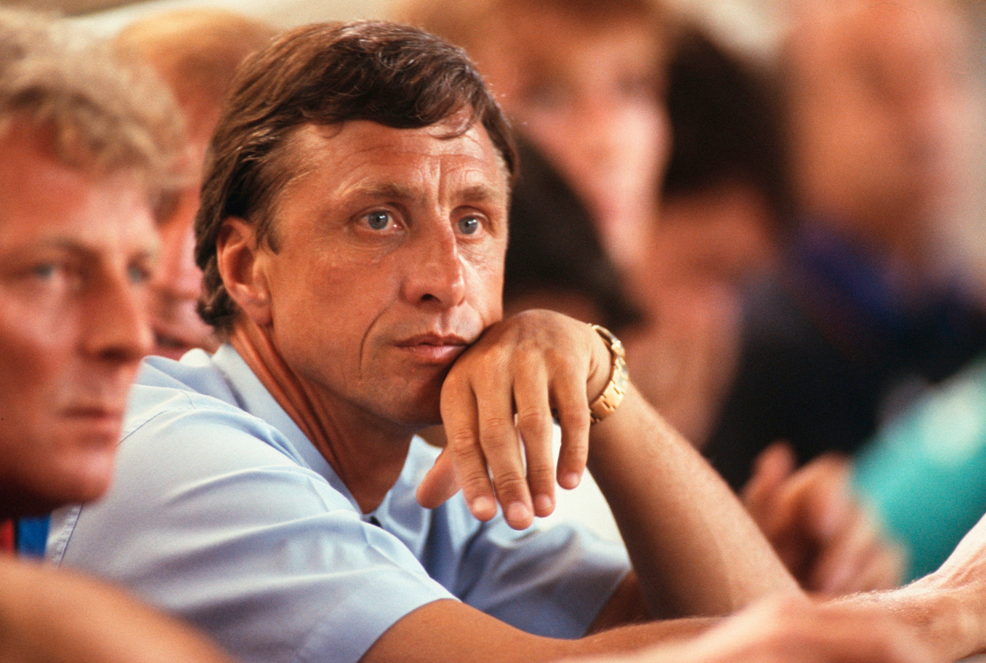 BARCELONA, SPAIN - SEPTEMBER 16: Johan Cruijff coach of Barcelona looks on during the Champions League round 1 match between FC Barcelona and Viking Stavanger at the Camp Nou Stadium on September 16, 1992 in Barcelona, Spain. (Photo by Bongarts/Getty Images)