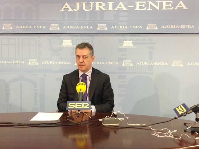 El lehendakari reprocha al Gobierno que "ahora no haya diálogo" con ETA y sí lo hubiera cuando la banda estaba activa